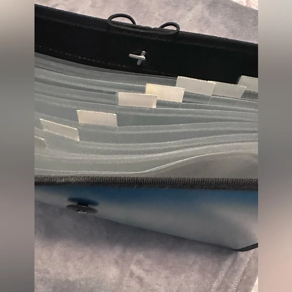 Teal Mesh Document Folder - Picture 3 of 3